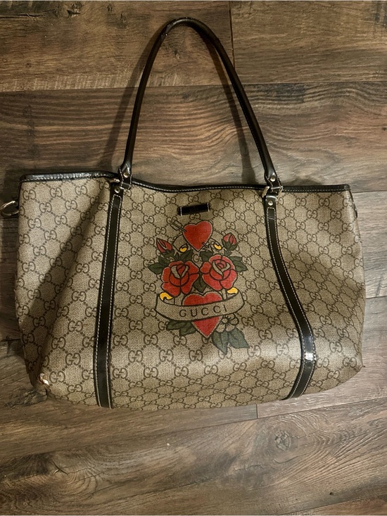 Gucci Handbags - Gucci Beige GG Supreme Tote with Red Rose Heart Graphic